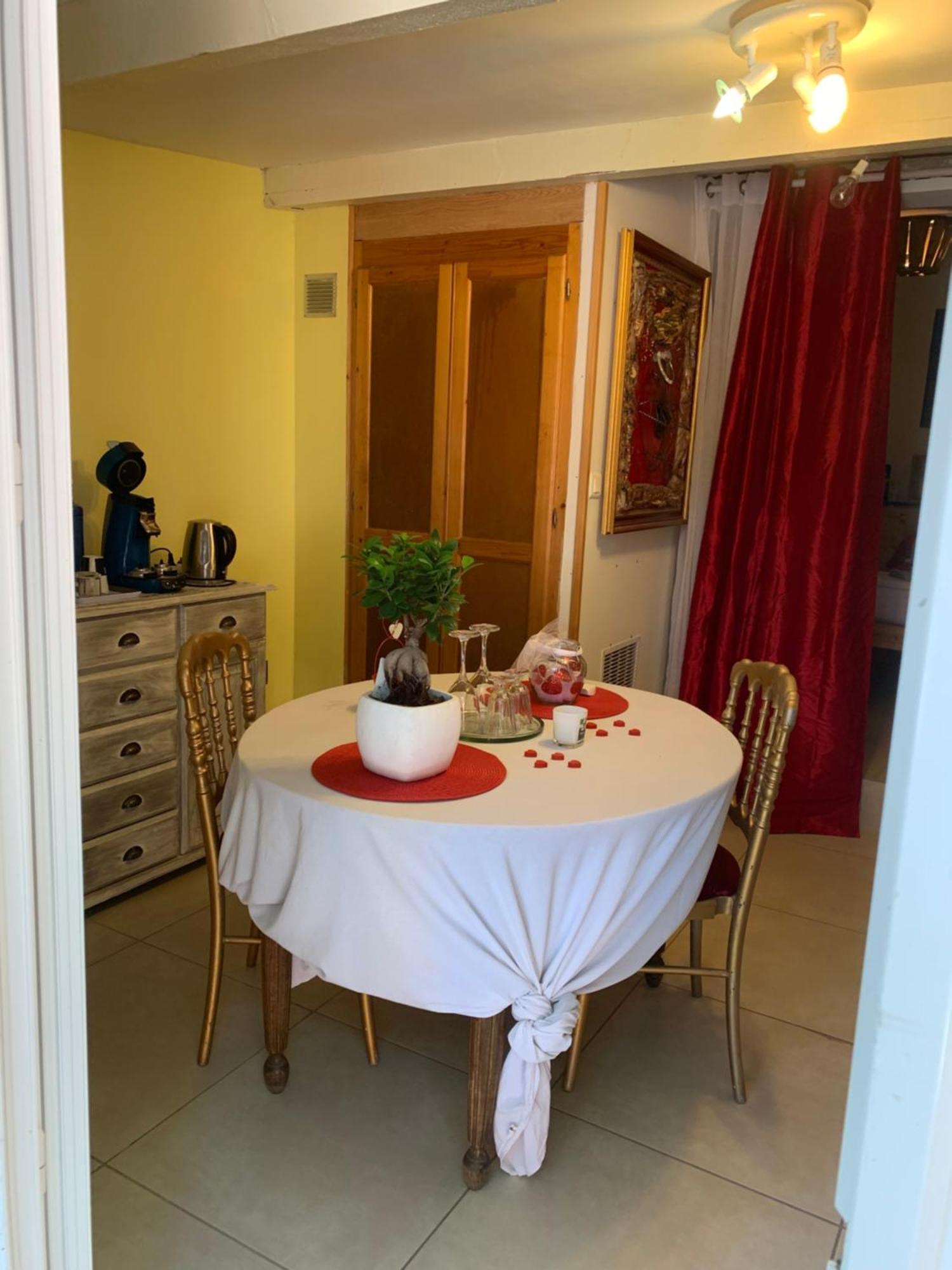 Dependance Privee - Halte Route Apartment Le Thor Luaran gambar