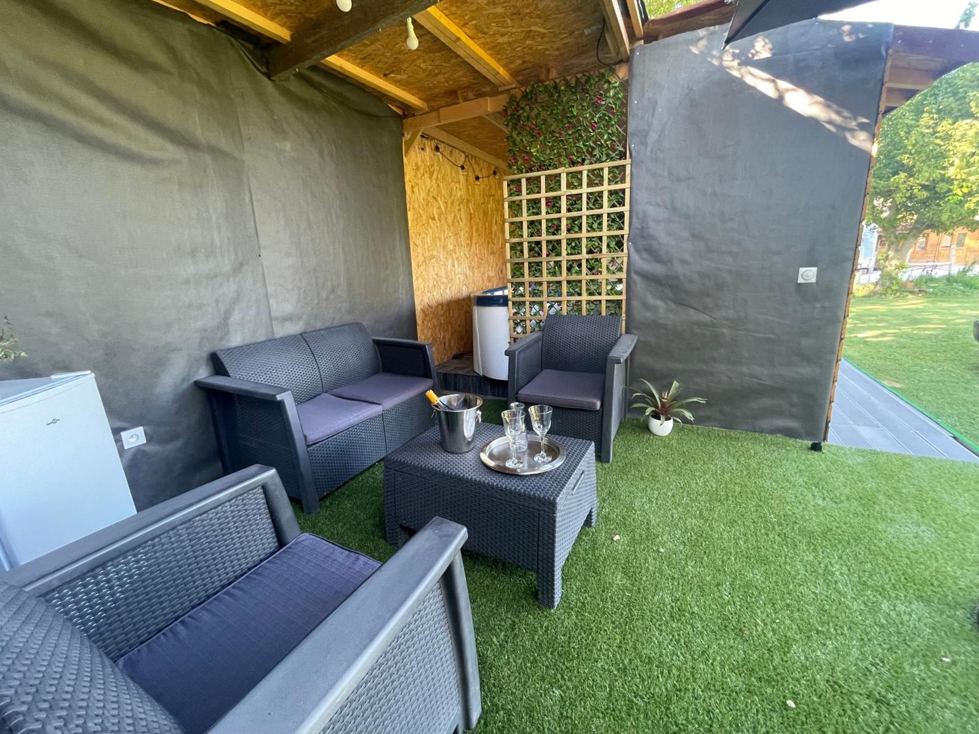 Dependance Privee - Halte Route Apartment Le Thor Luaran gambar